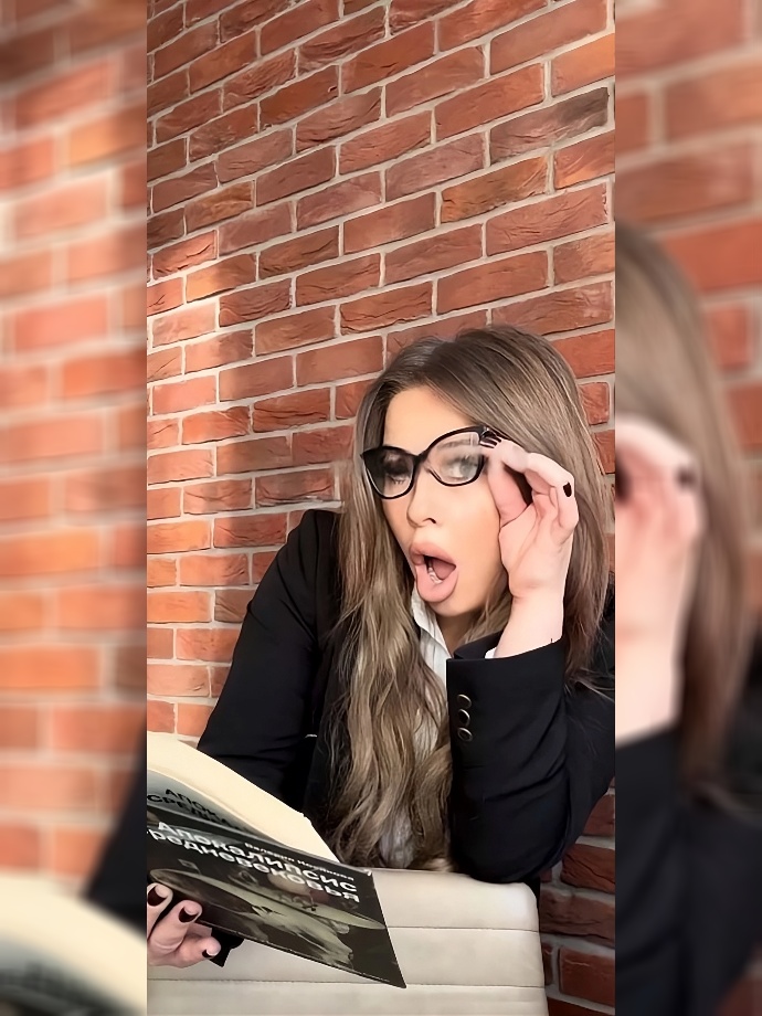 Люблю, когда всё по-настоящему: твоё тяжёлое дыхание, мои настоящие стоны, дрожь в твоих руках, когда я беру тебя в рот.
🍌 Минет у меня... Люблю, когда всё по-настоящему: твоё тяжёлое дыхание, мои настоящие стоны, дрожь в твоих руках, когда я беру тебя в рот.
🍌 Минет у меня...
